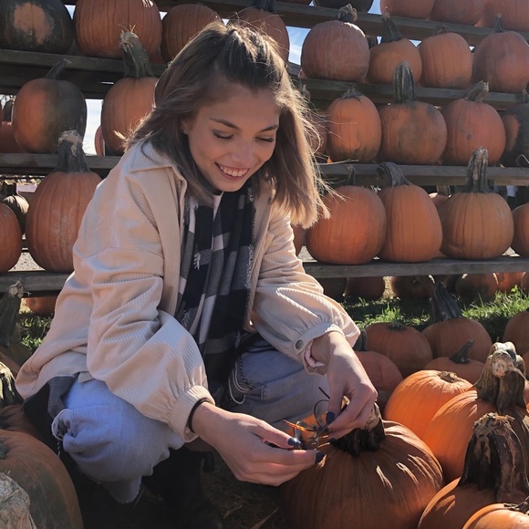 Meet your Posher, Erica - Picture 1 of 1